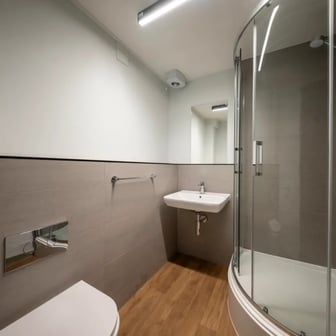5 Bed Townhouse Standard - Image 5